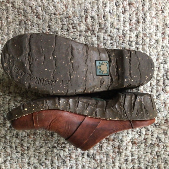 El Naturalista Leather Clogs - Picture 5 of 7